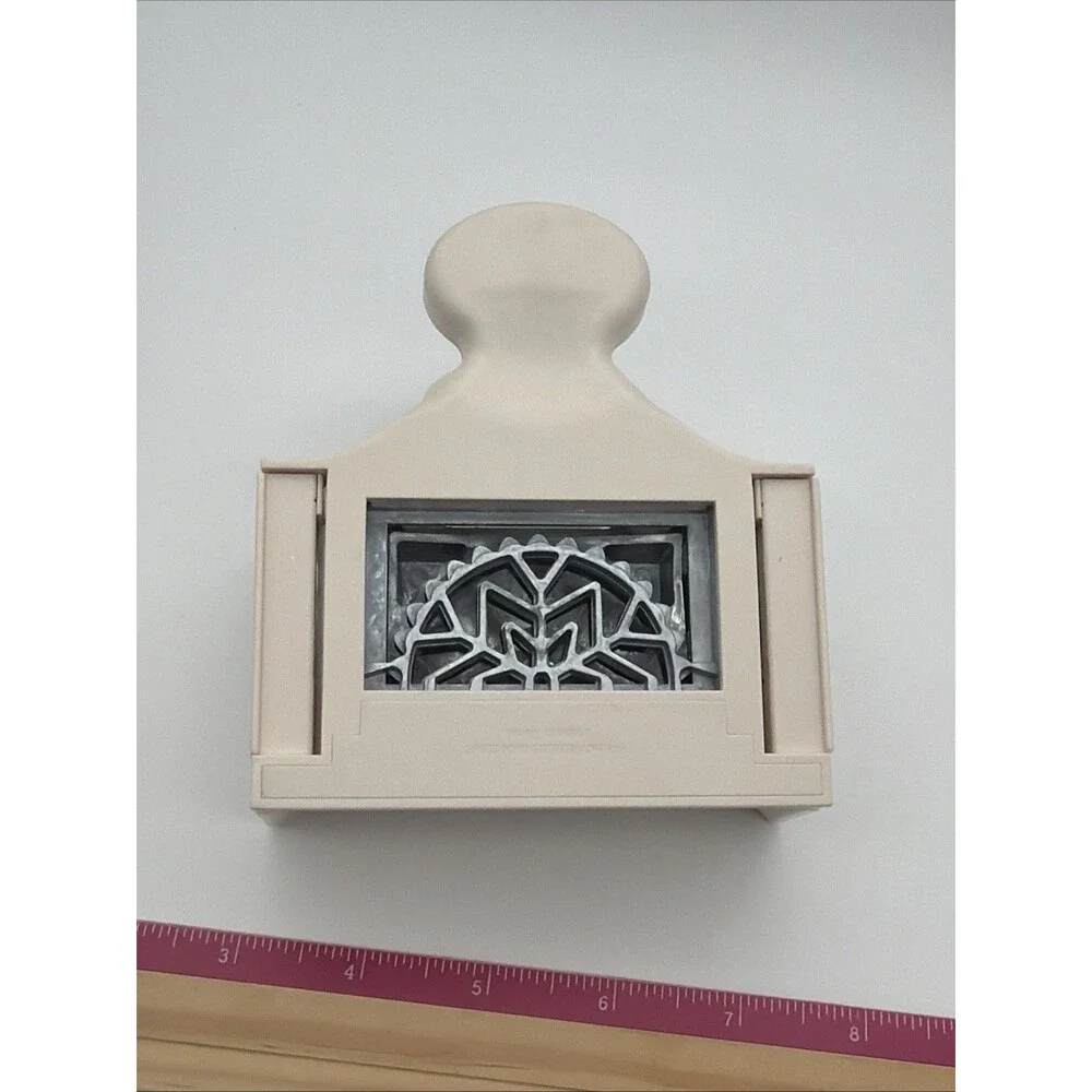 Lace Doily Snowflake Scallop Edge Paper Punch, Martha Stewart, Pre-owned